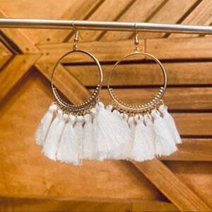 🎉🥳🍾HP!!! White Tassel Earrings